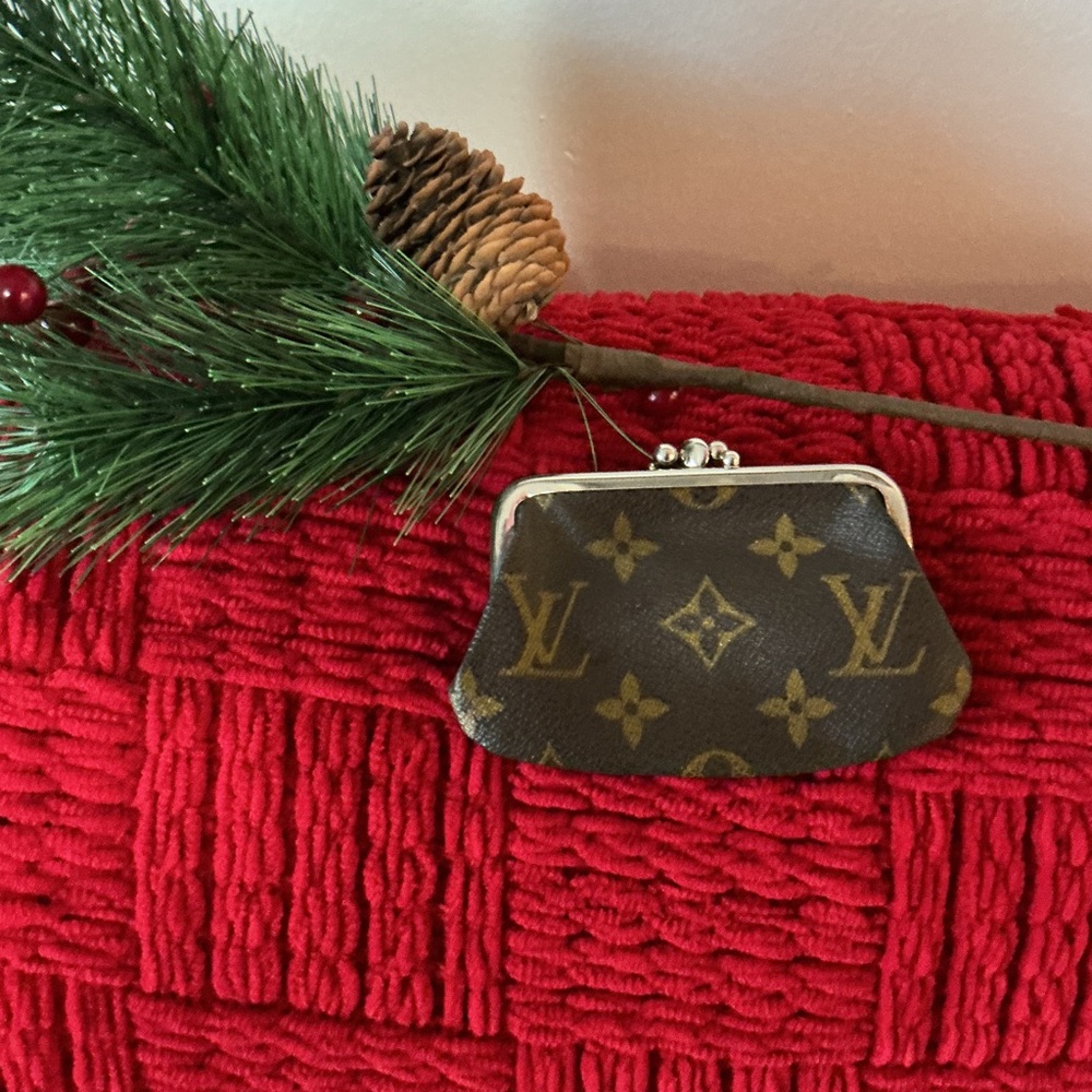 Authentic Rare Vintage LOUIS VUITTON 1970s Kisslock Saks 5th Ave Mono Coin Purse - Picture 9 of 13